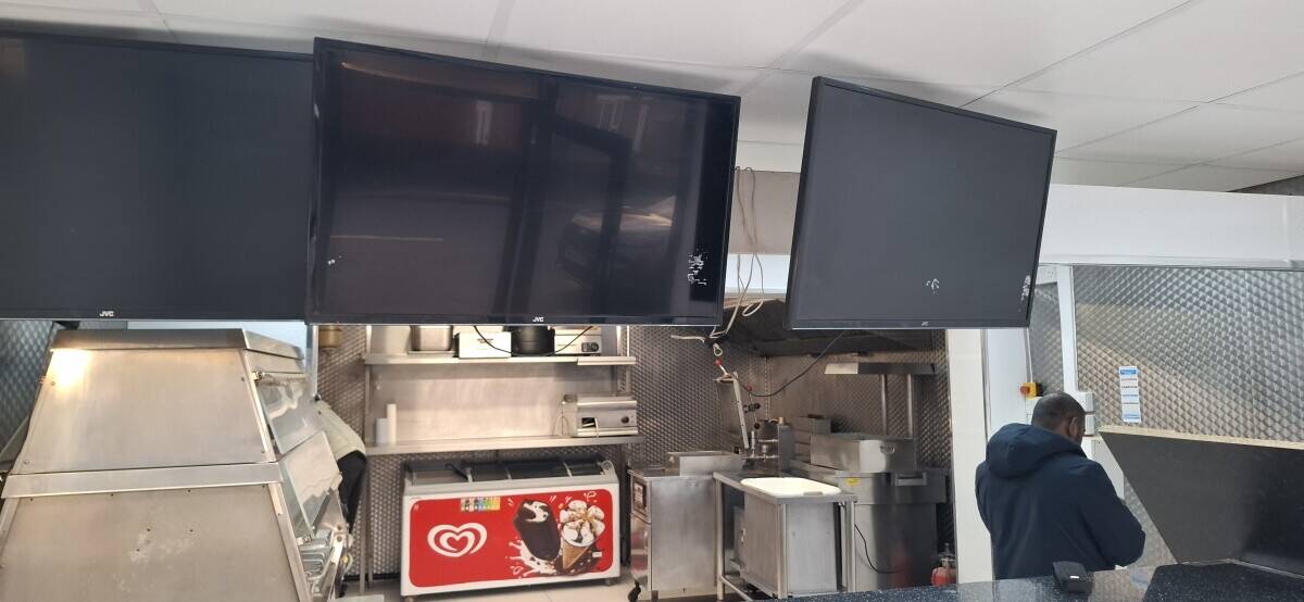 HOT FOOD TAKEAWAY IN BARNSLEY, SOUTH YORKSHIRE:  POTENTIAL GOLD MINE!!