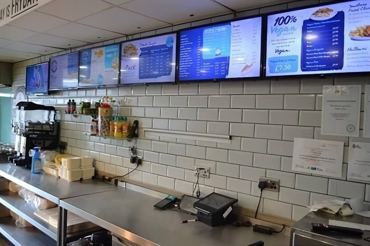 Established £12K Weekly Fish & Chip Shop with Accommodation Photo 4