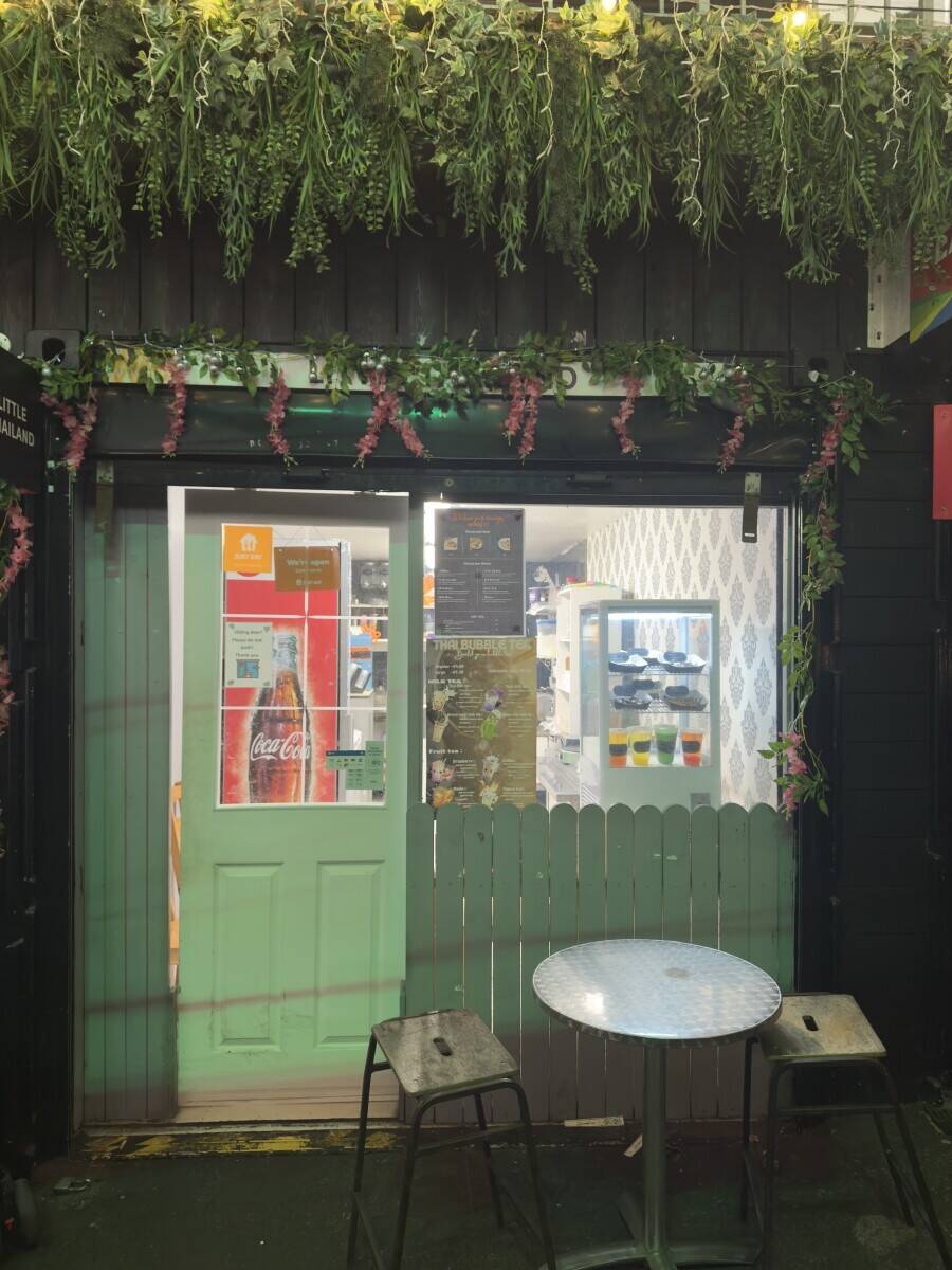 Bubble tea and dessert shop for sale in Watford Photo 4