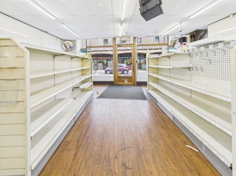 Versatile Retail Space in Prominent Position Versatile Retail Space in Prominent Position