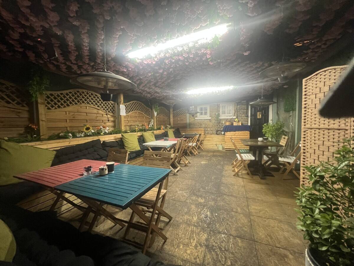 Cafe  for sale in weybridge Photo 4