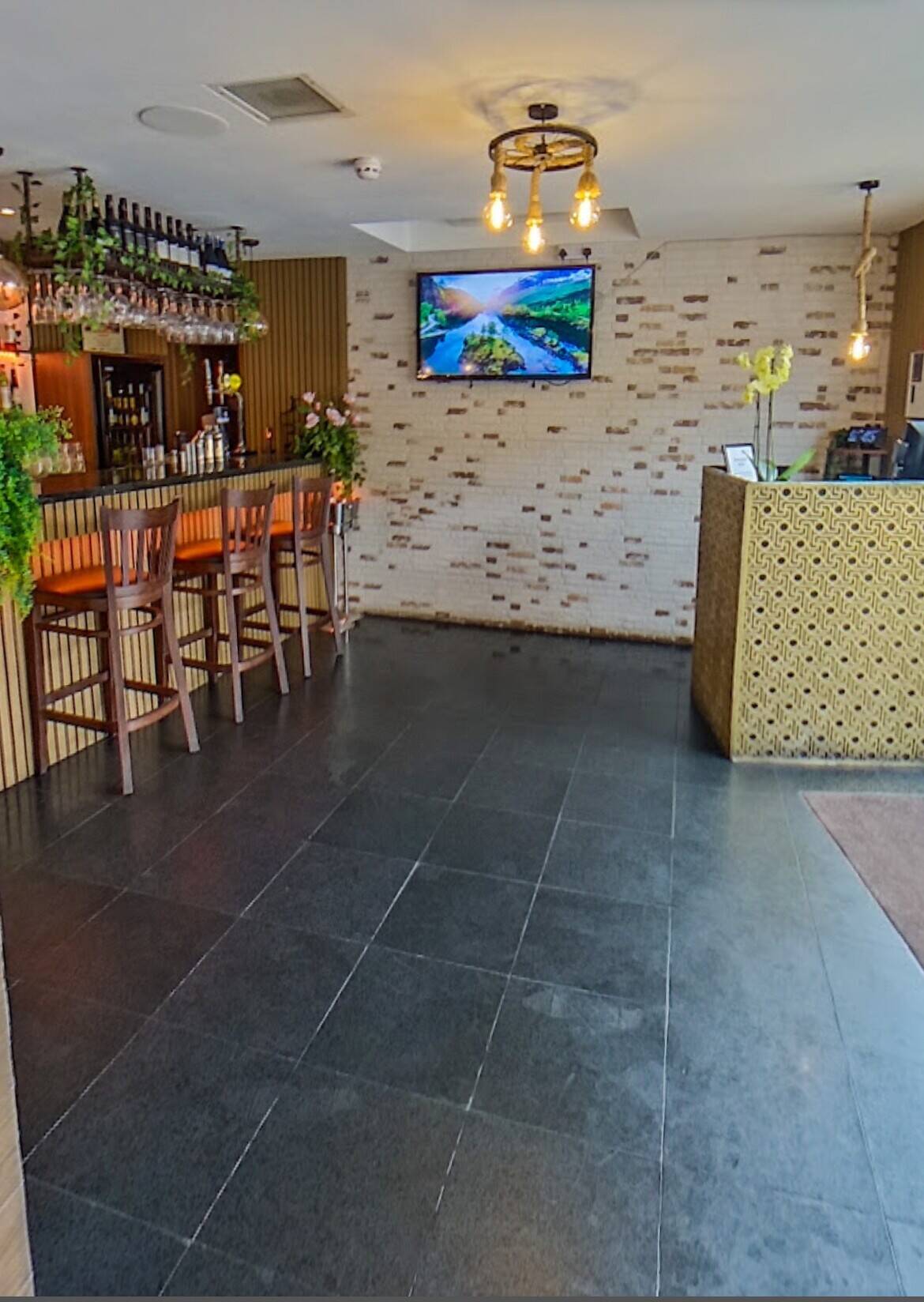 Indo-Chinese restaurant with Shisha lounge for sale Photo 4