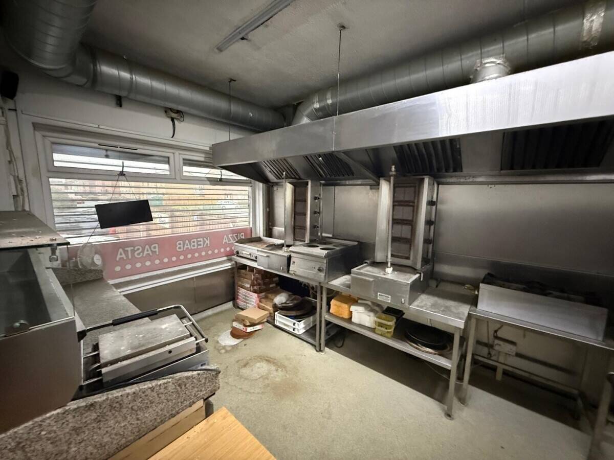 Class 3 Hot Food Premises Opportunity located in a densely populated neighbourhood (ref 1786) Photo 4