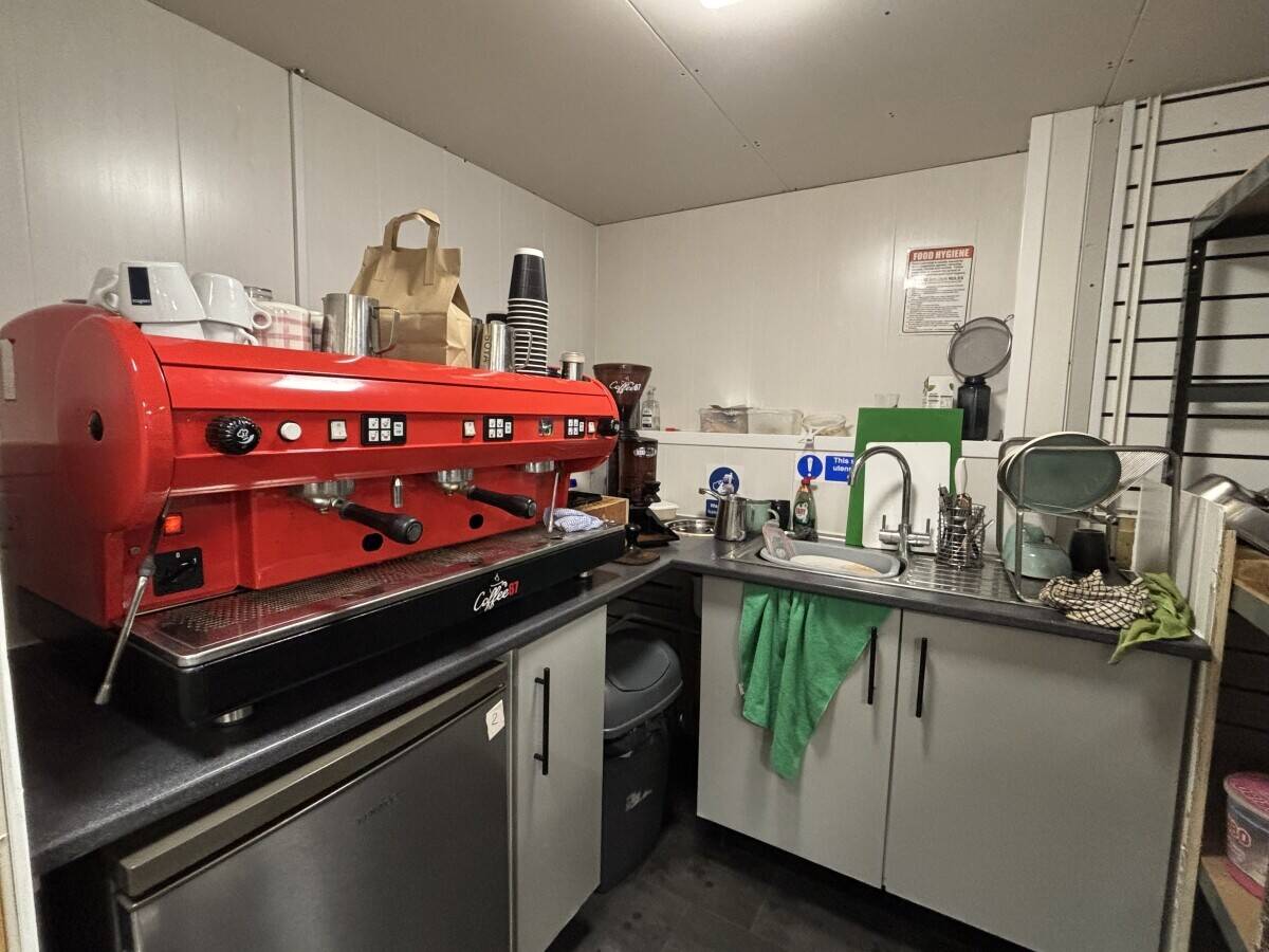ESTABLISHED CAFÉ BUSINESS FOR SALE. Photo 4