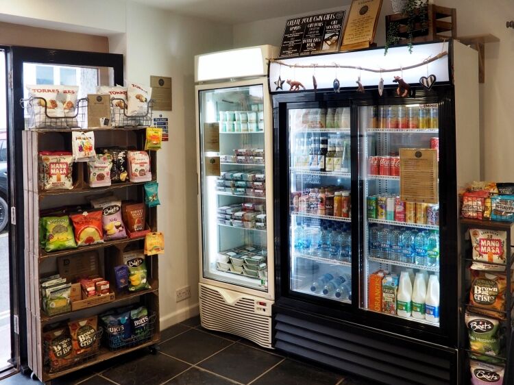 DELICATESSEN & SANDWICH SHOP