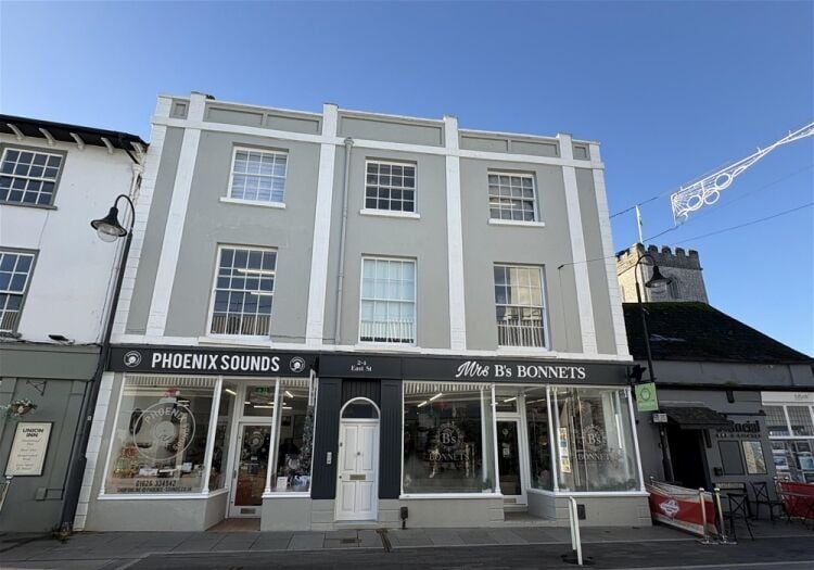 Convenient Town Centre Offices To Let For Sale in Newton Abbot Photo 2
