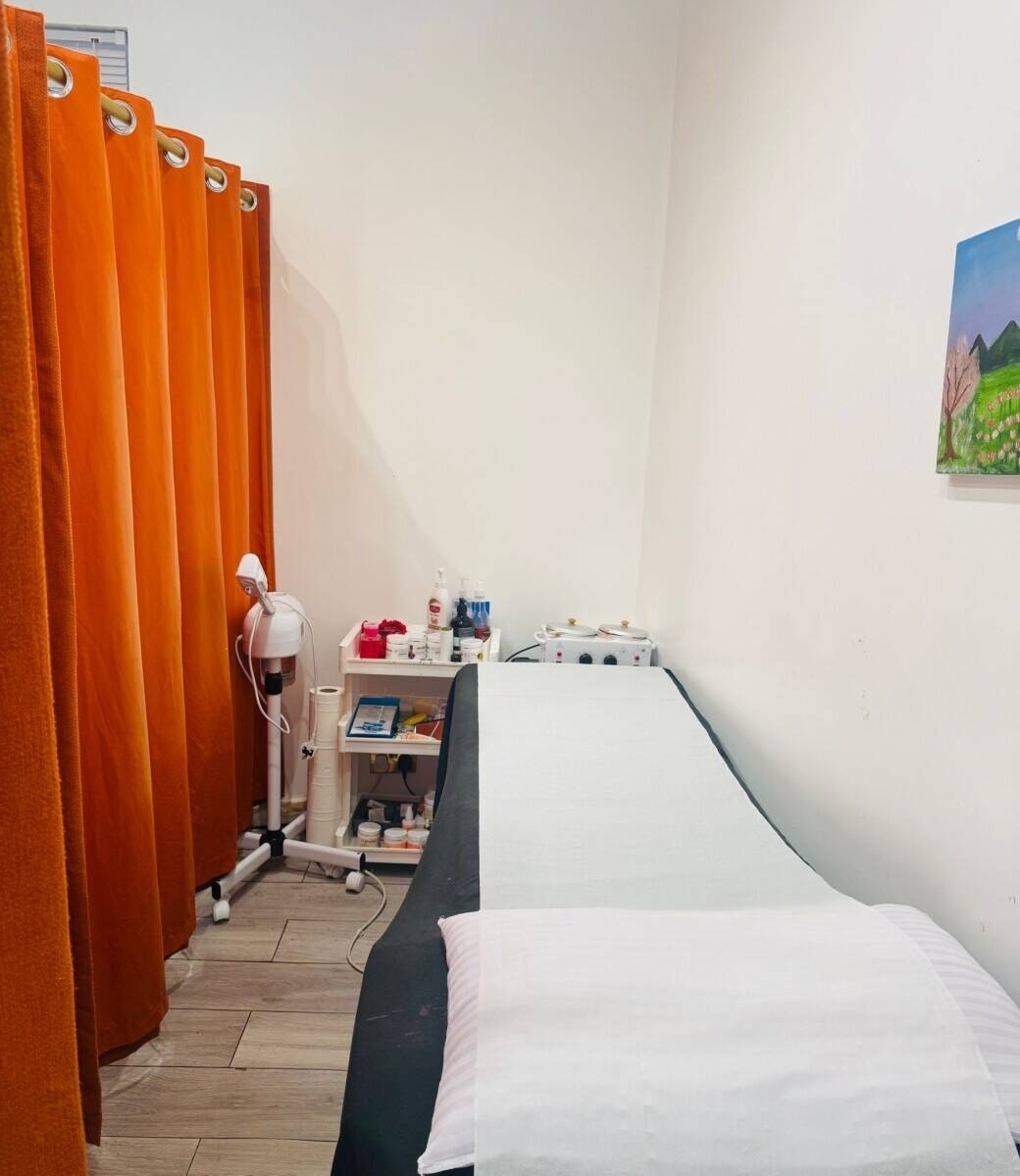 Beauty Salon for sale in Swansea Town Swansea. Photo 4
