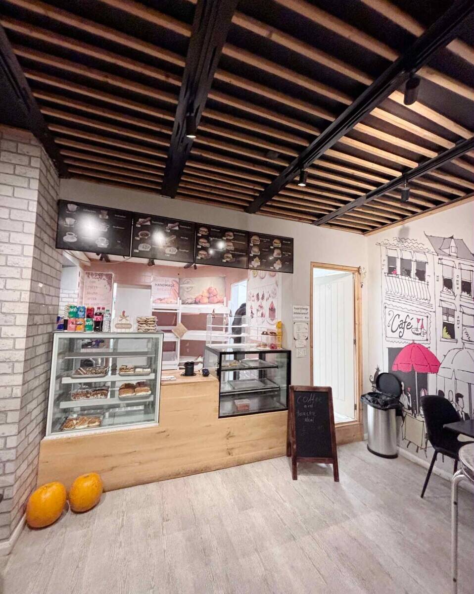 Caf&eacute; & Bakery with Hot Meals, Cakes, and Donuts Takeaway
