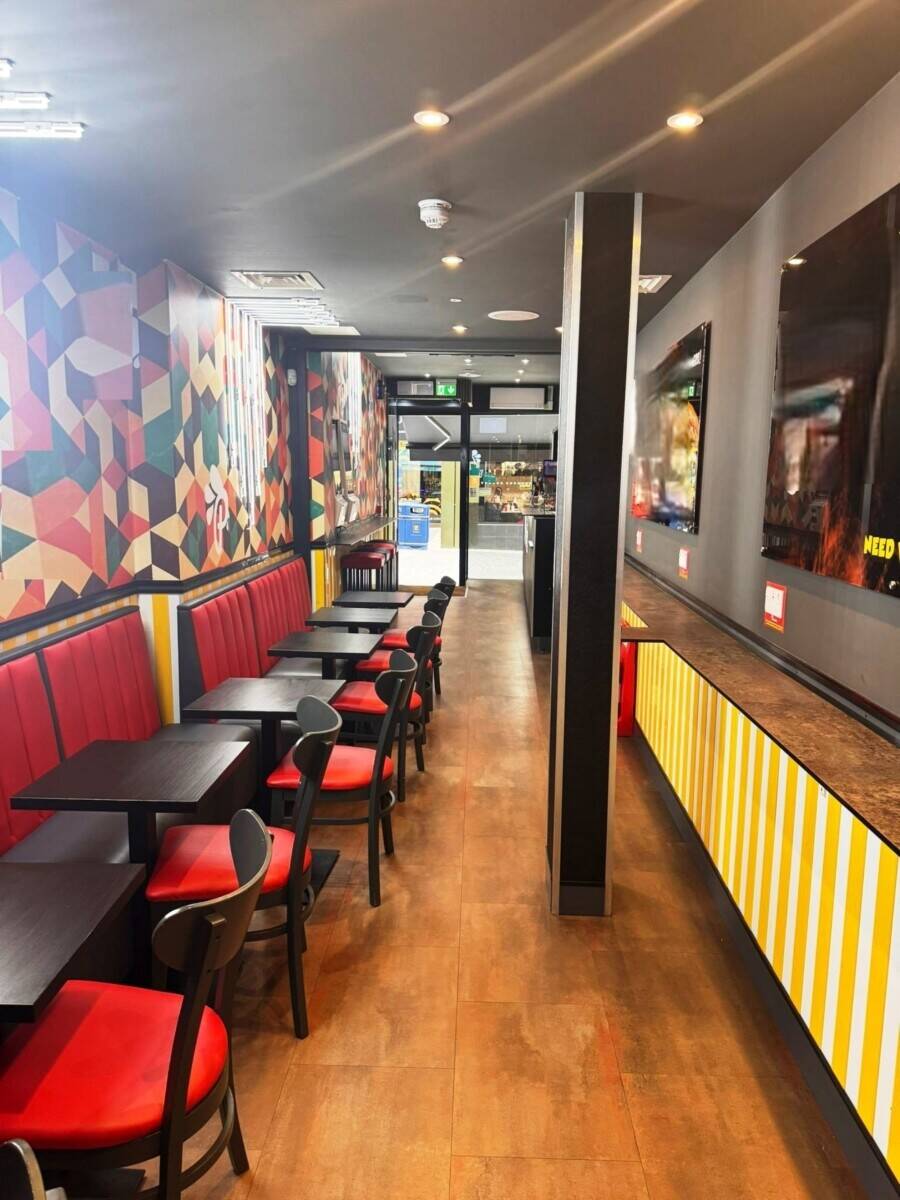 EXCEPTIONALLY FITTED FAST FOOD TAKEAWAY/RESTAURANT LICENCE TO TRADE UNTIL 5AM—FULL A3
