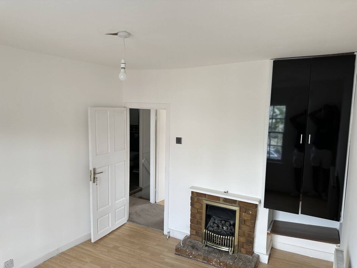 Modern Barber Shop with Upper Flat For Sale in a busy high Barnet High Street
