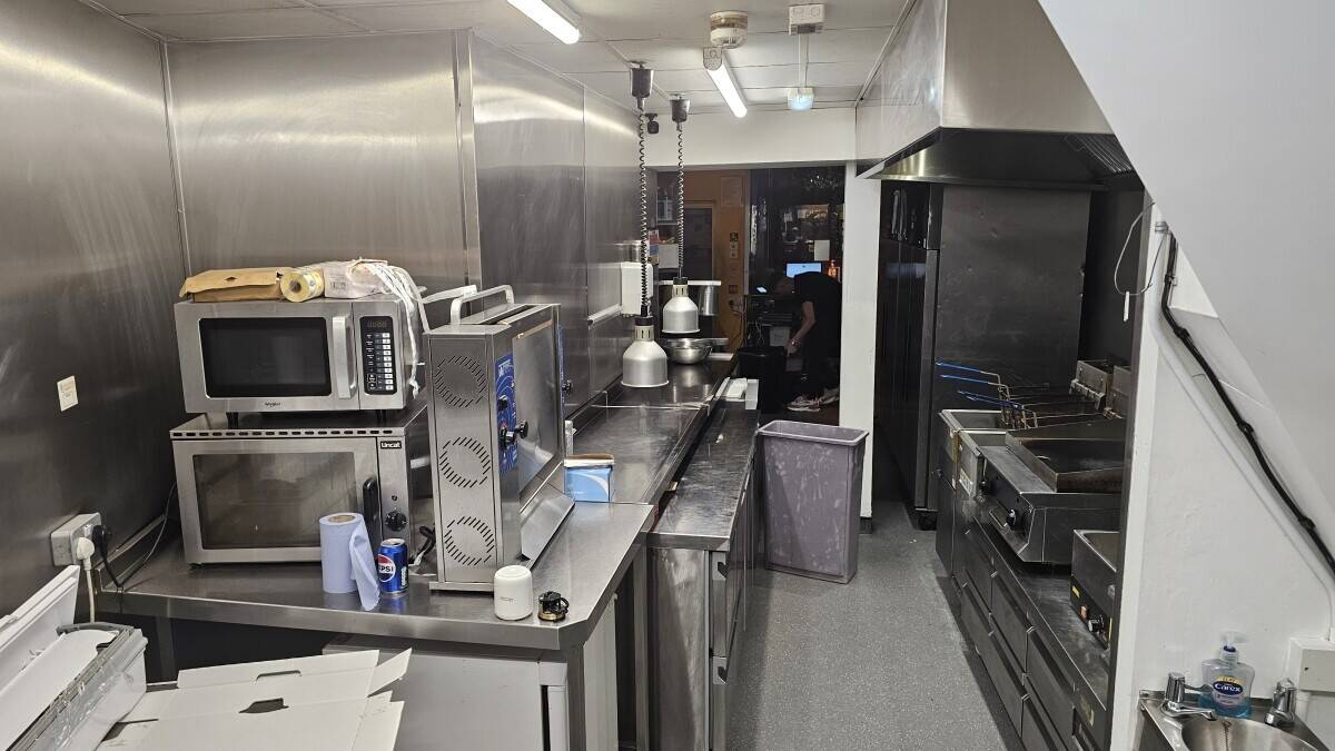 A Fully-Equipped, Turnkey Food Venue in Cardiff Photo 4