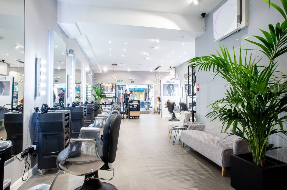 Salon Chairs to Rent located in central london Oxford circus Photo 4