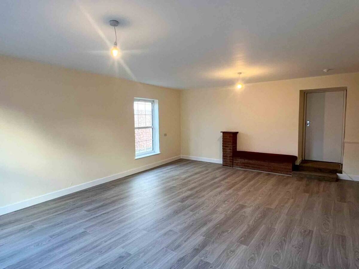 A Fantastic Turn-key Investment Property in Paignton For Sale Photo 4