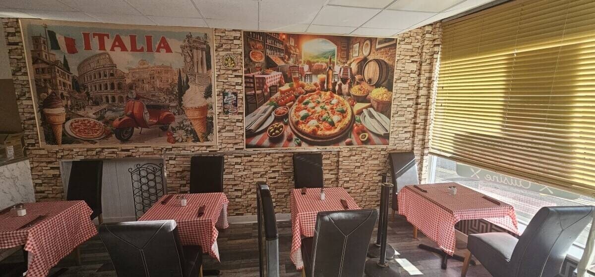 Authentic Italian Restaurant and Takeaway, in the middle of Melksham, Wiltshire Photo 4