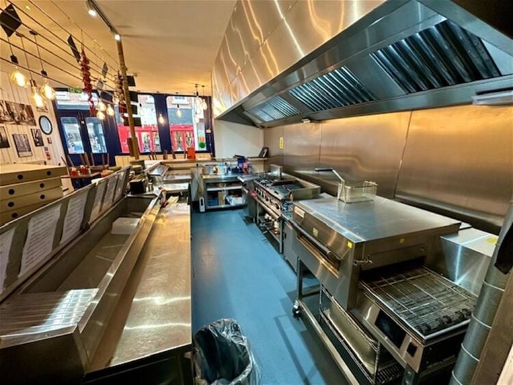 LEASEHOLD FUSION PIZZA/PASTA/ BURGER RESTAURANT & TAKEAWAY/DELIVERY