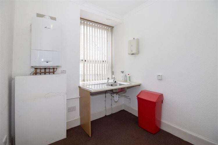 Investment Unit Opportunity – Retail Unit with Office Space & Yard Photo 4