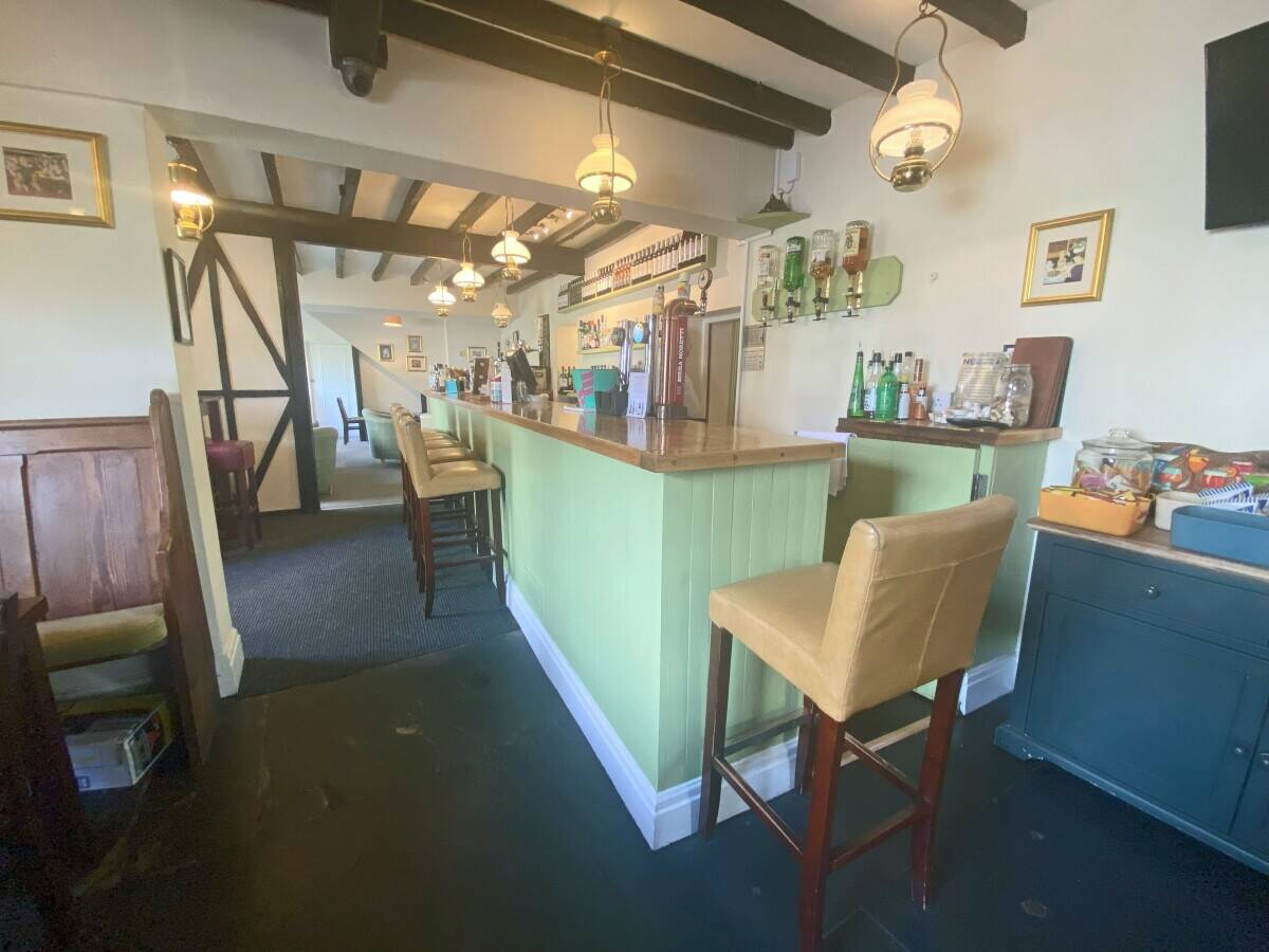 CEIRIOG VALLEY - STUNNING 18 BEDROOM COUNTRY HOTEL IN AN AREA OF OUTSTANDING NATURAL BEAUTY Photo 4