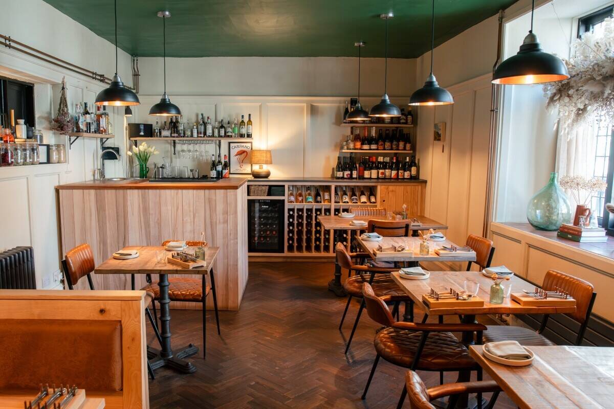 HAY-ON-WYE - RESTAURANT & BOTTLE SHOP LOCATED IN HISTORIC CHURCH BUILDING Photo 4