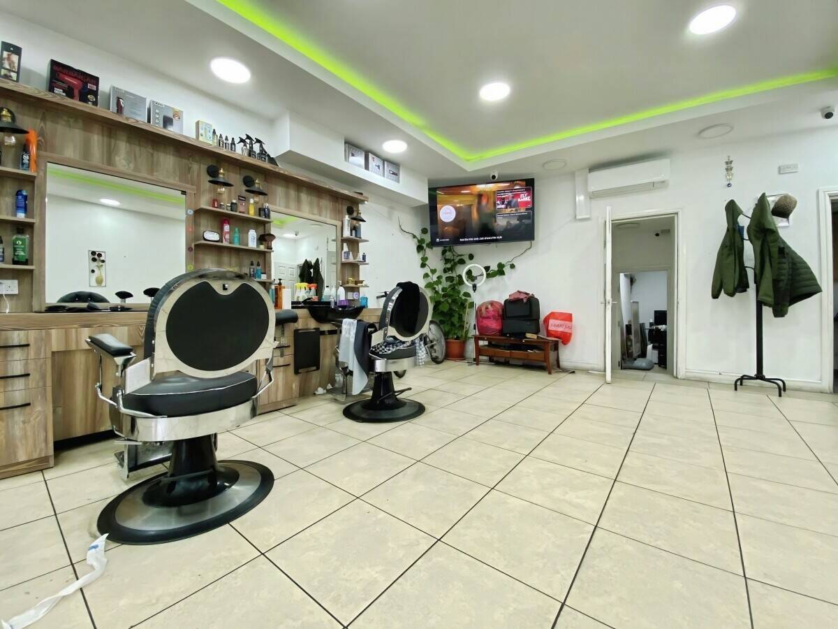 Barber Shop and Hairdressing Salon For Sale in Reading, Whitley Street - Beauty Room Photo 4