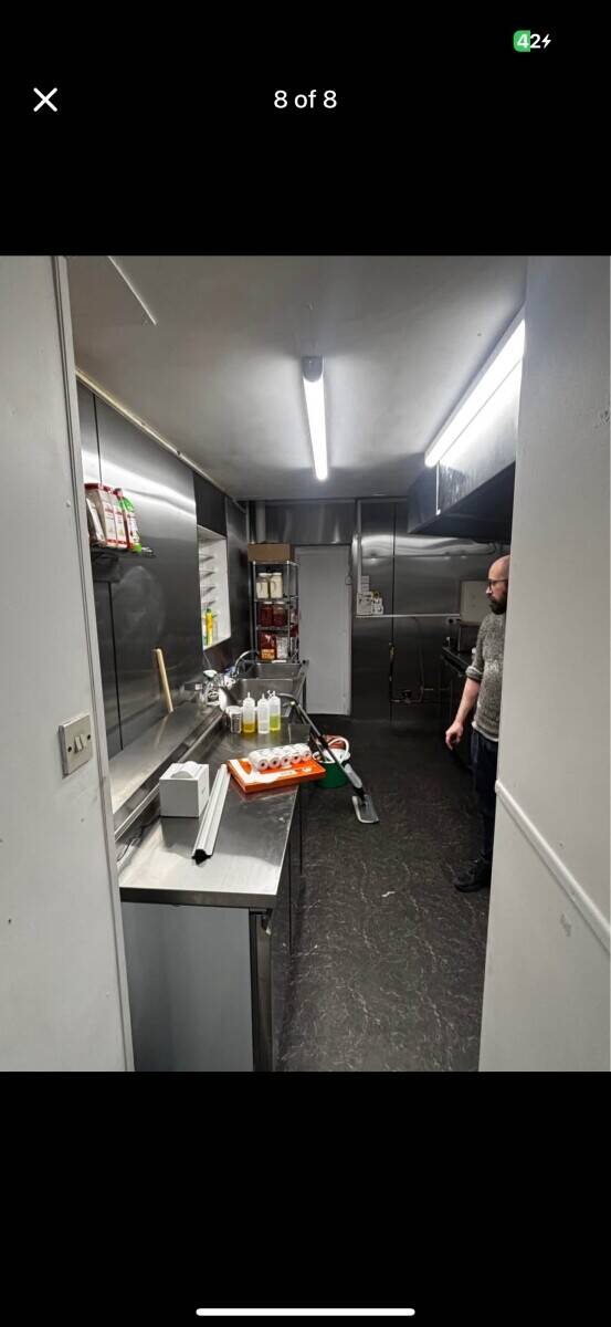 BRAND NEW FULLY REFURBISHED TAKE AWAY/ RESTAURANT  FOR SALE Photo 4