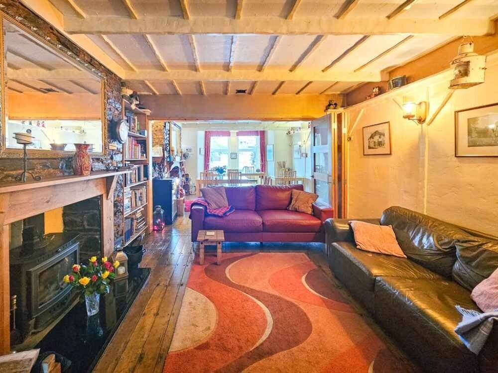 A Stunning Turn-Key Six-Bedroom Guest House