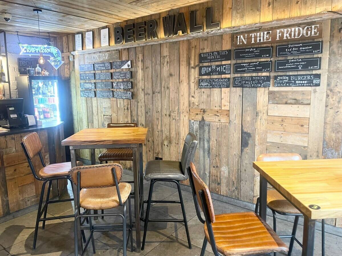 NORTHAMPTONSHIRE - THREE STOREY CHARACTER PUB AND RESTAURANT