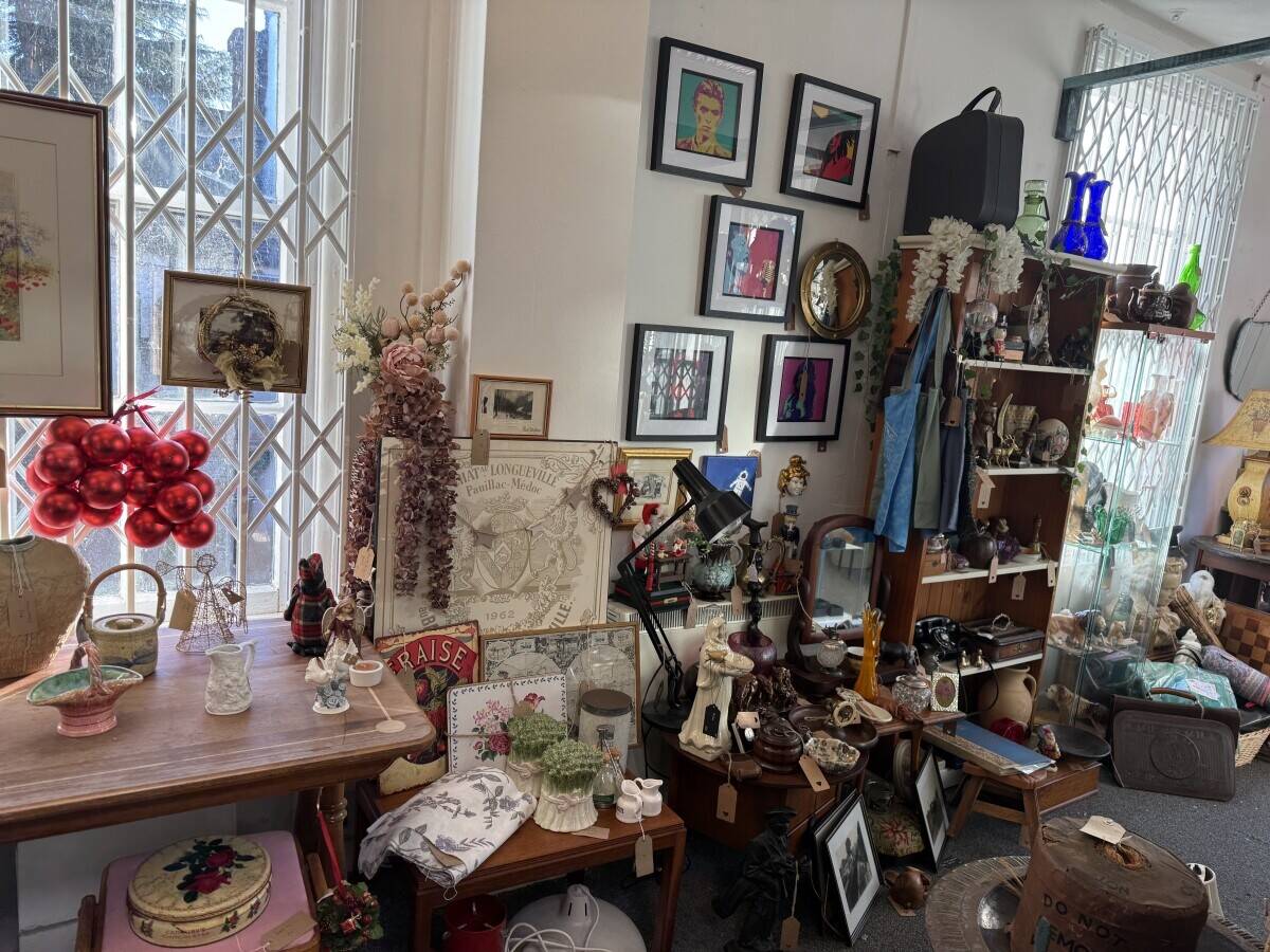 Antique Vintage and Homeware shop in Stourport on Severn Photo 4
