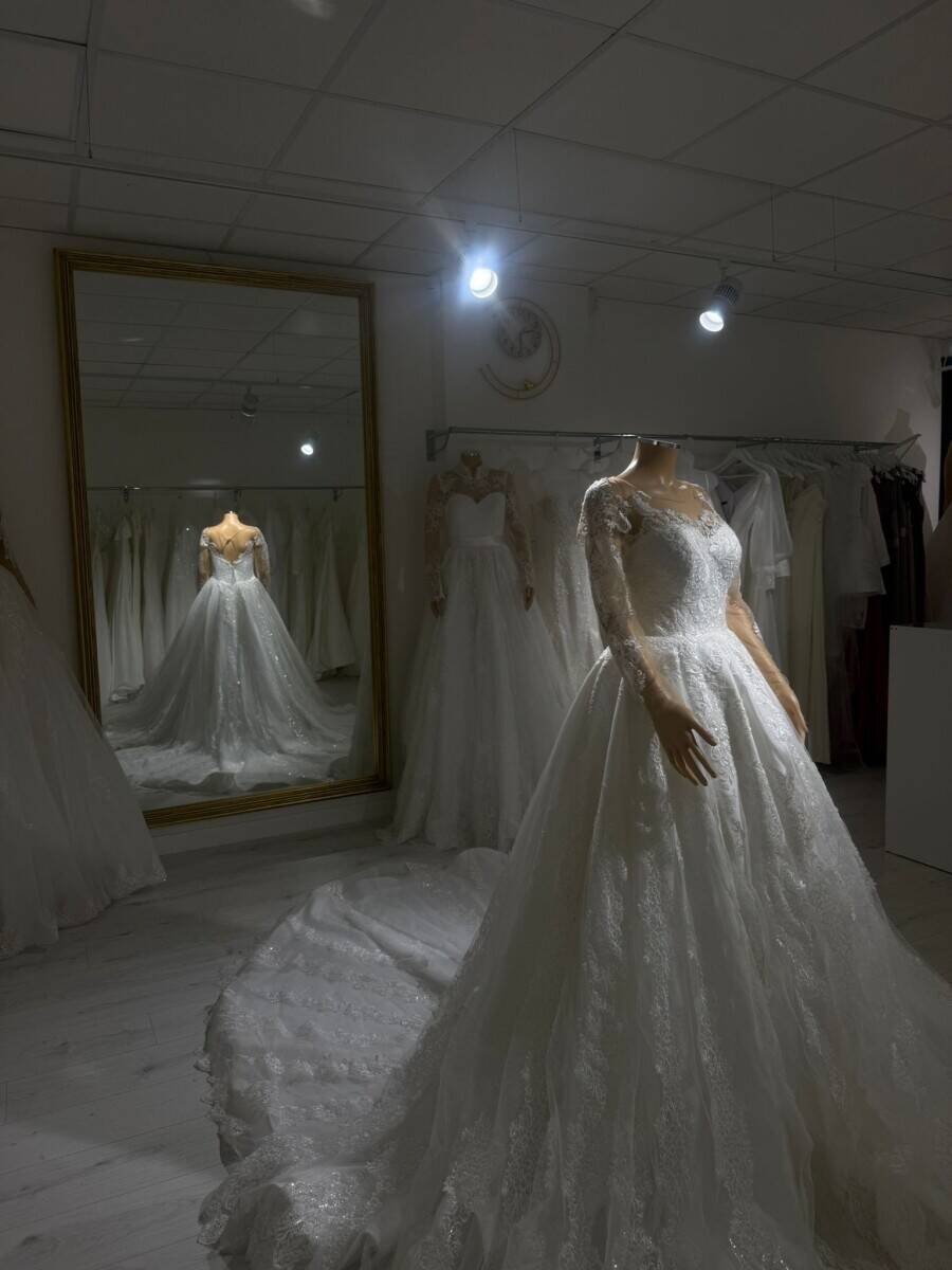 Wedding dresses business to sell Photo 2