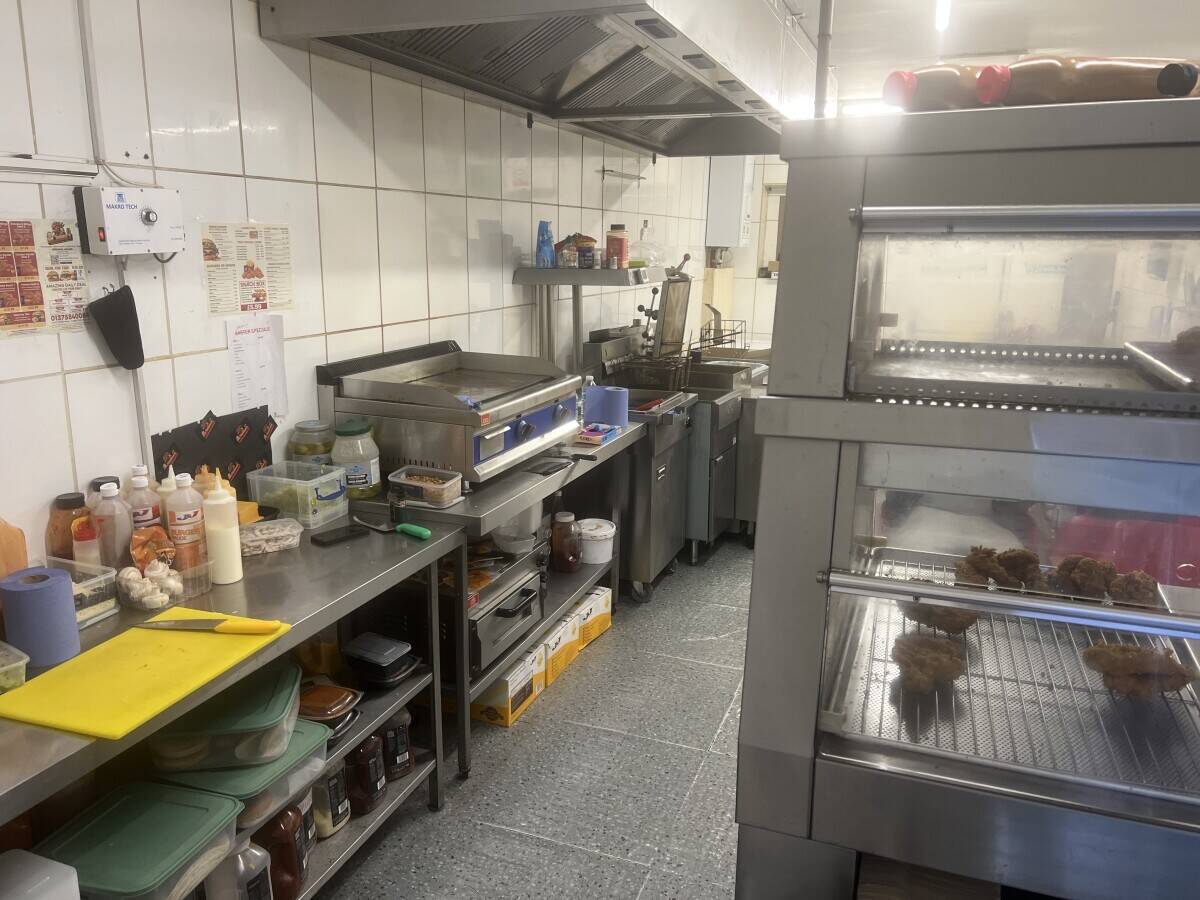 Smash burgers and chicken shop for sale in Tilbury Essex  Photo 4