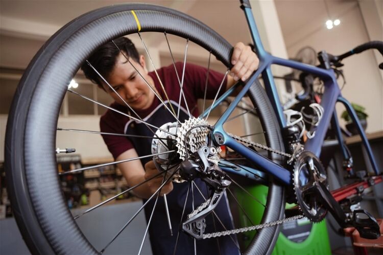 INDEPENDENT BICYCLE RETAILER AND SERVICE CENTRE