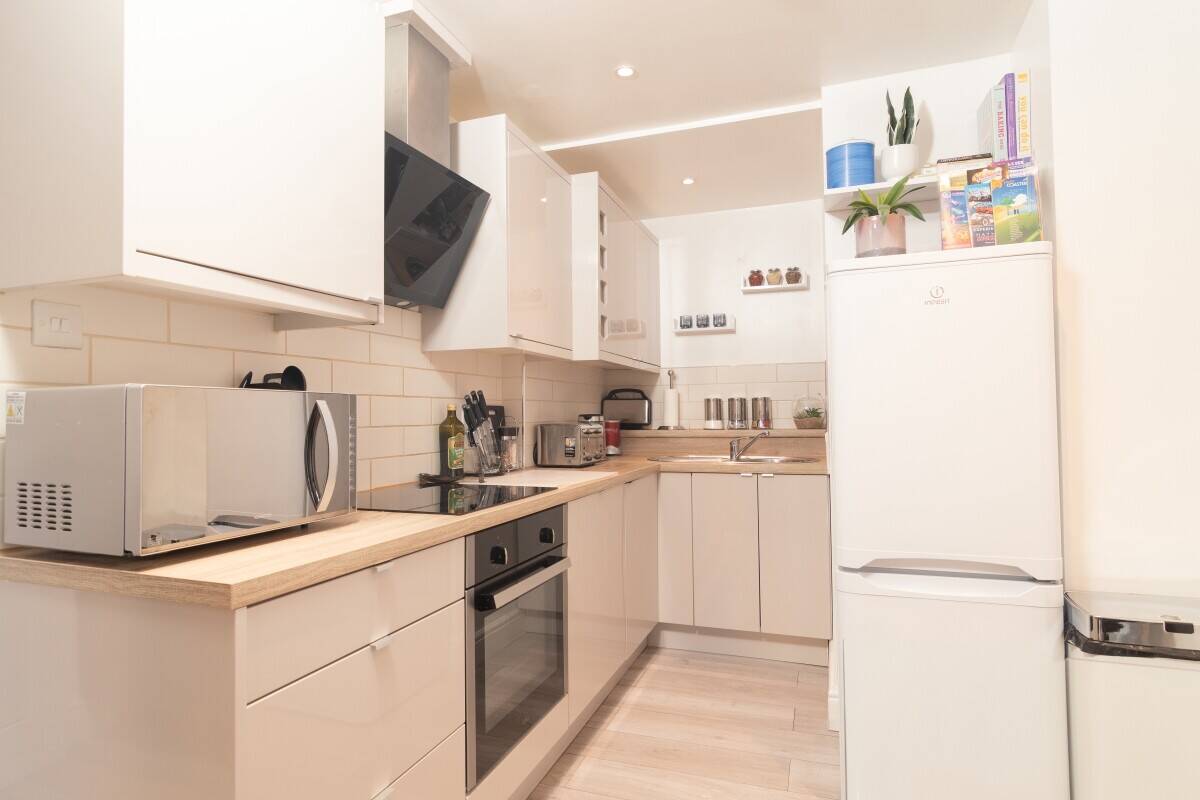 Turn-Key Holiday Let Holiday Home 2 bed Flat across from Bournemouth beach & gardens!!