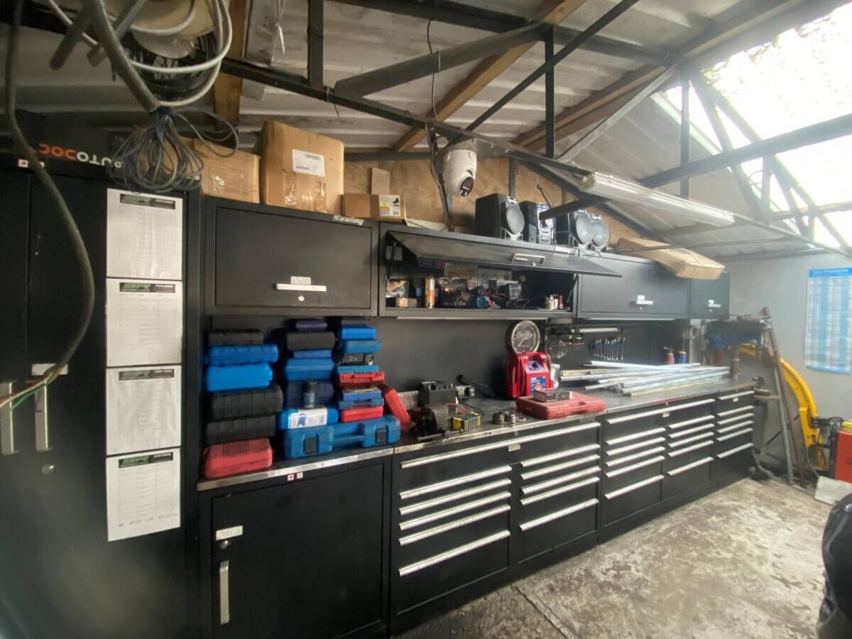 MECHANICS, WORKSHOP & RECOVERY BUSINESS WITH POTENTIAL MOT STATION - WITHAM, ESSEX Photo 4