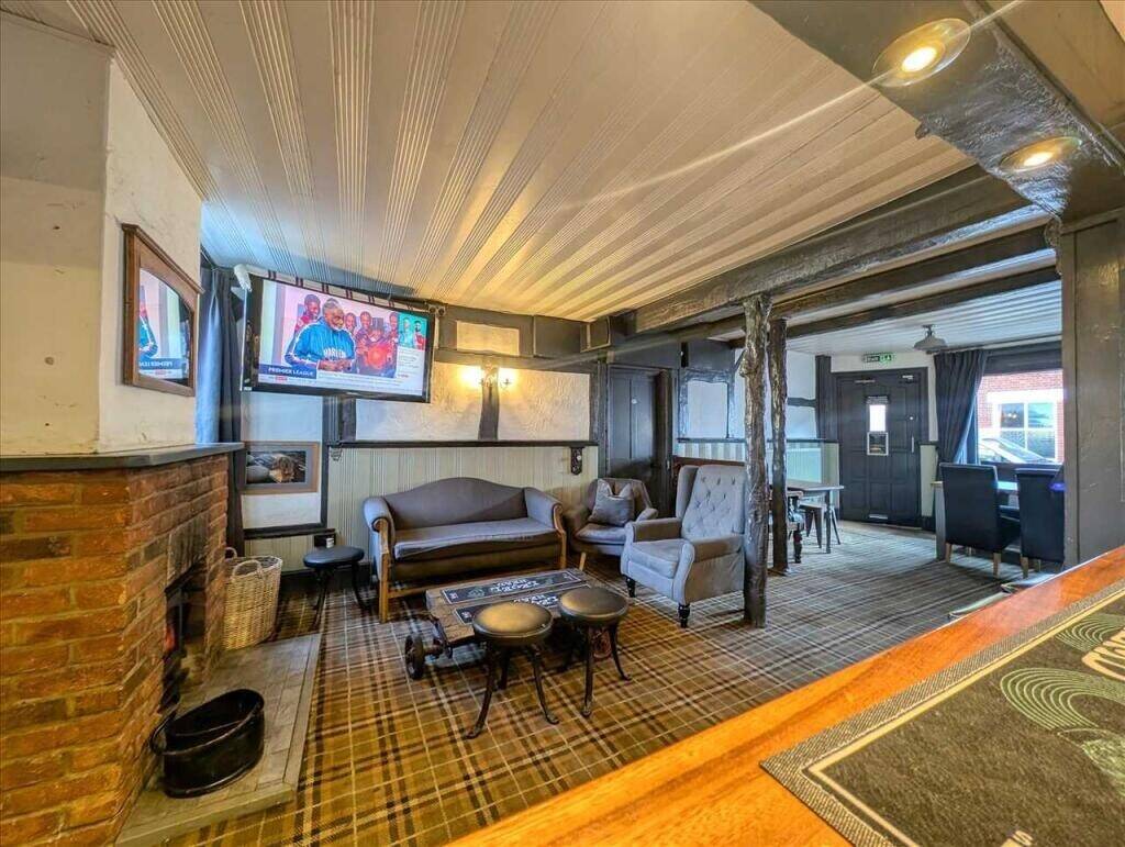 ESSEX - REFURBISHED FREEHOUSE WITH LETTING ROOMS FOR SALE
