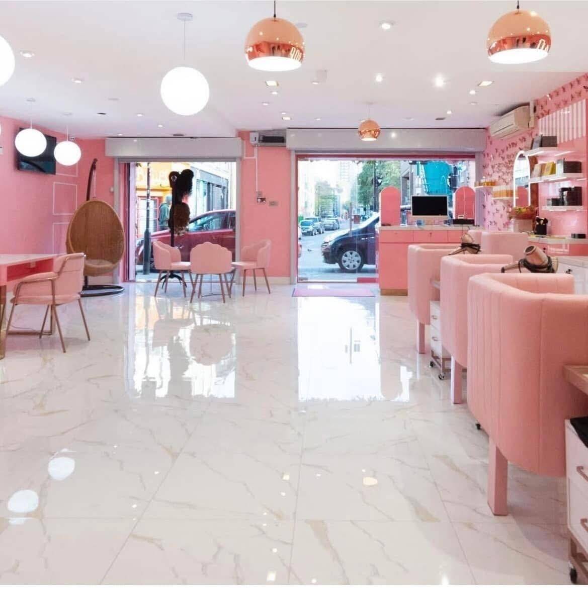 EXCEPTIONALLY FITTED SALON Photo 4