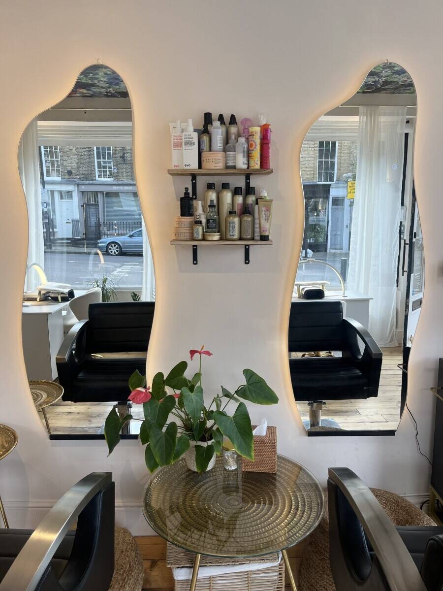 Luxury Hair and Nail salon in Clerkenwell beautiful Grade II listed building in prime, high-demand London Photo 4