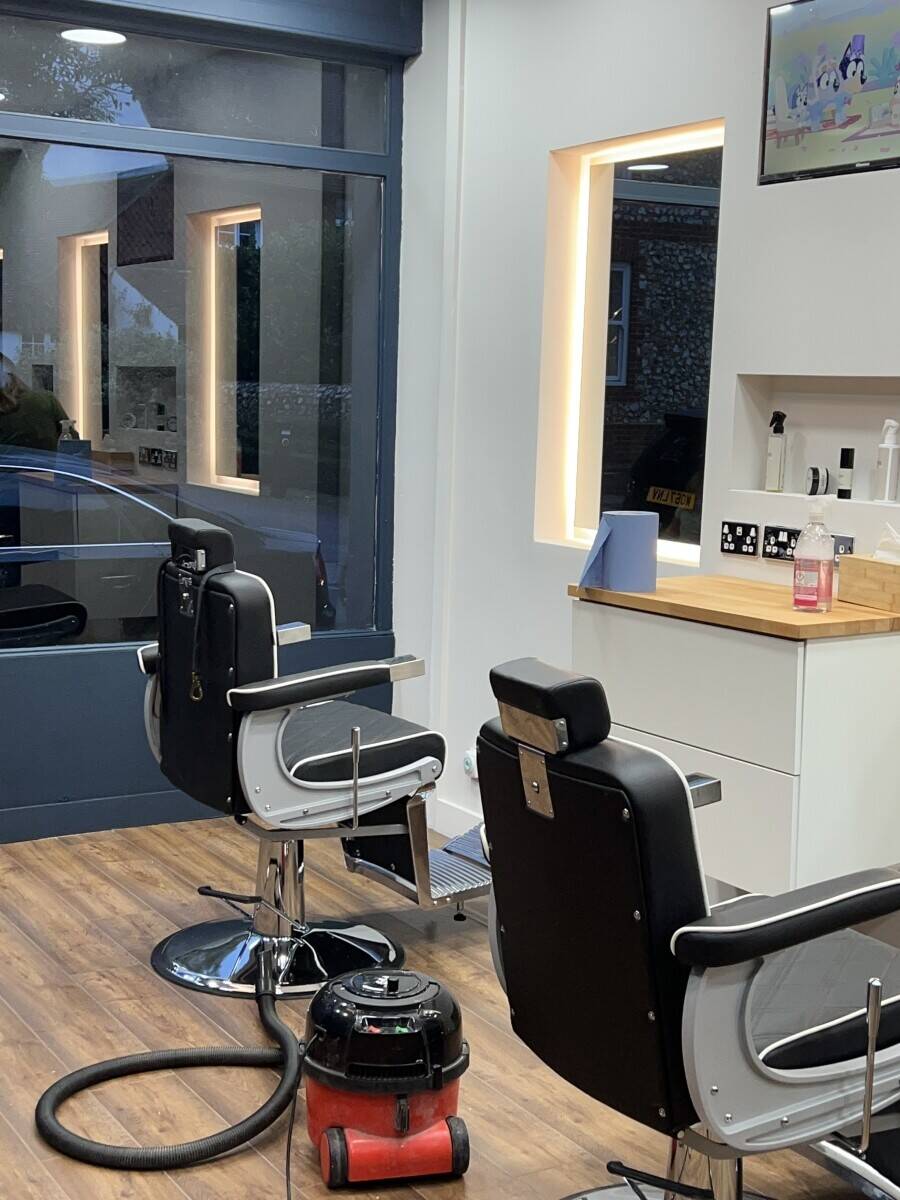 **For Sale: Fully Equipped Barbershop in Walton on the Hill, Surrey** Photo 3