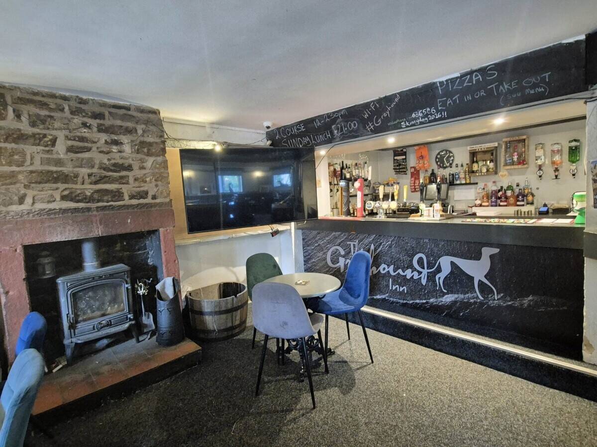 CUMBRIA - VILLAGE PUB WITH RESTAURANT LOCATED OFF THE A6