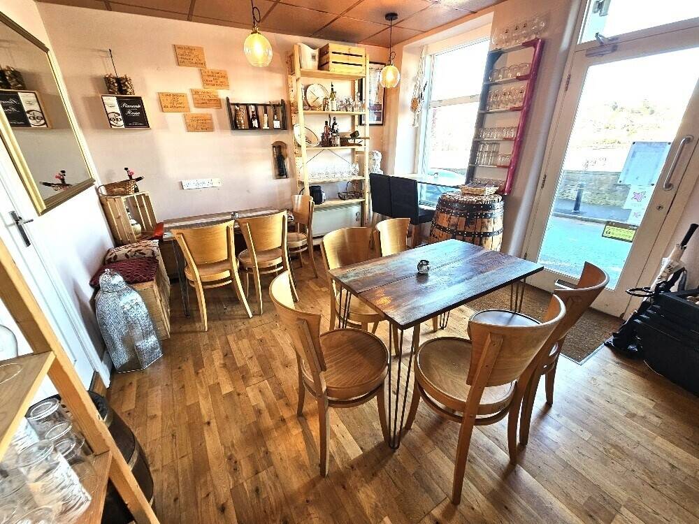 Easy To Run 20 Cover Wine & Tapas Bar With Stunning Panoramic Waterside Views Over Dartmouth Photo 4