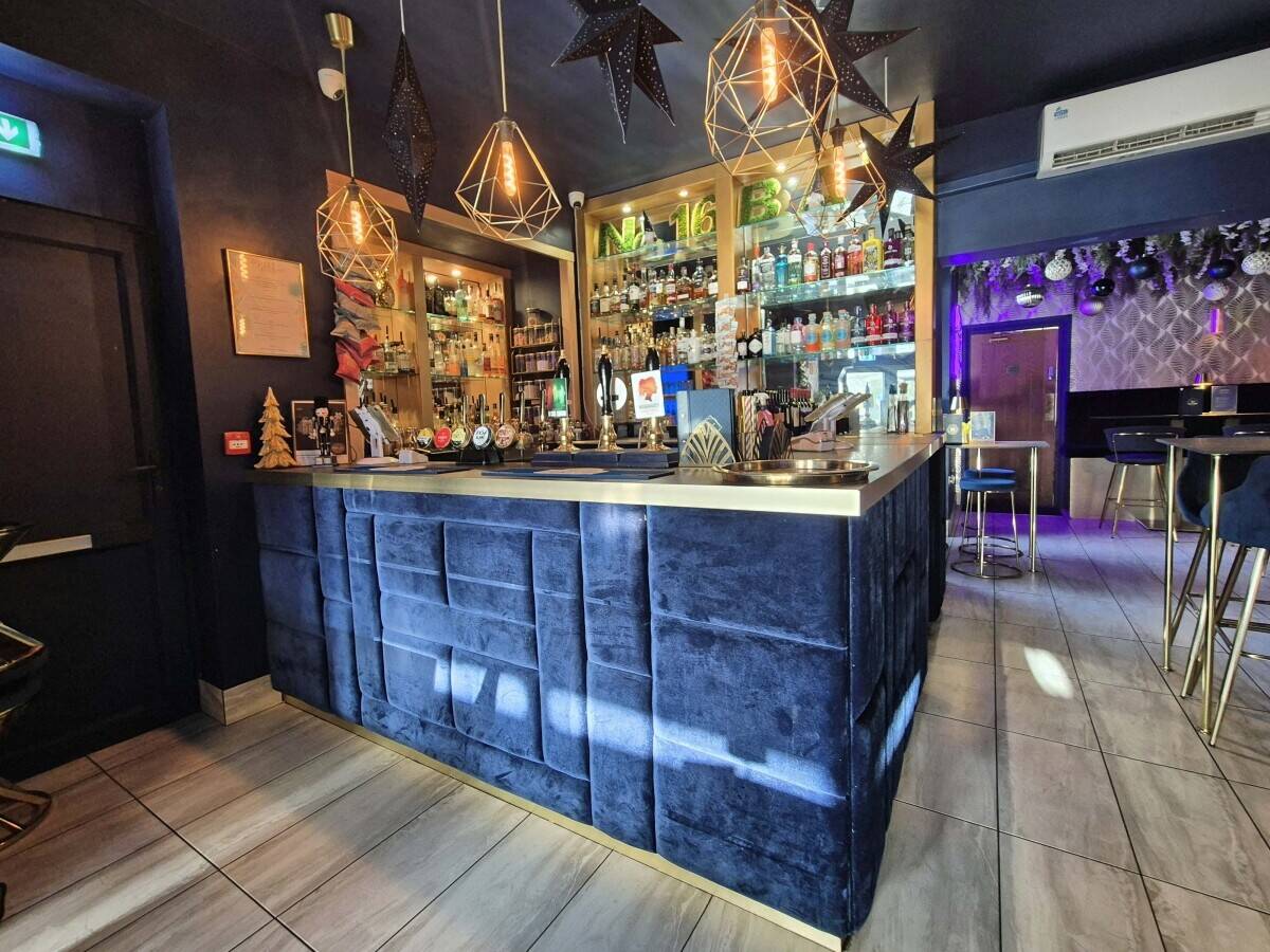 LANCASHIRE - BOUTIQUE COCKTAIL BAR IN HIGH STREET POSITION
