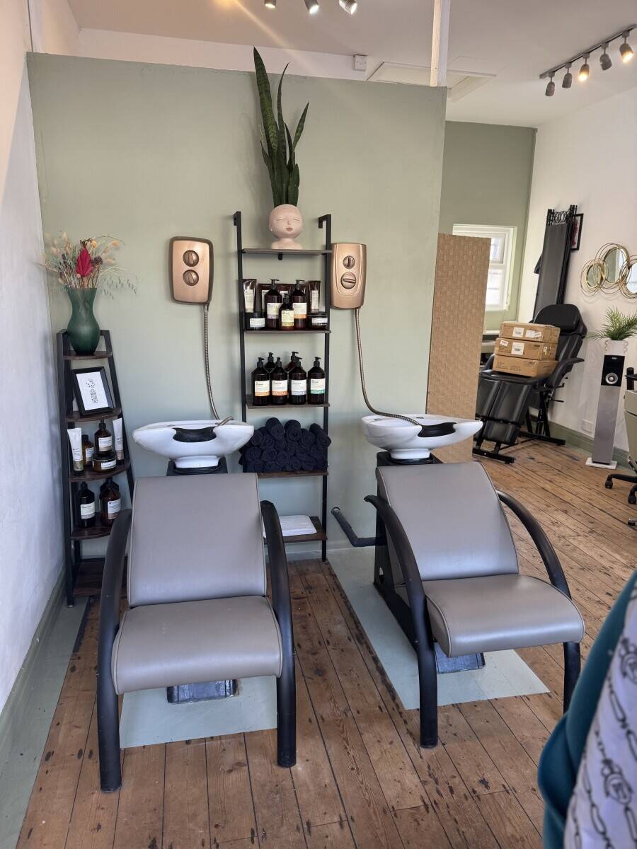 Small Turn-key hairdressing business for sale