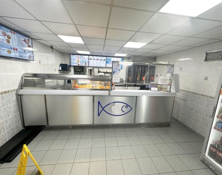 Modern purpose-built fish & chip shop, Birmingham Photo 4