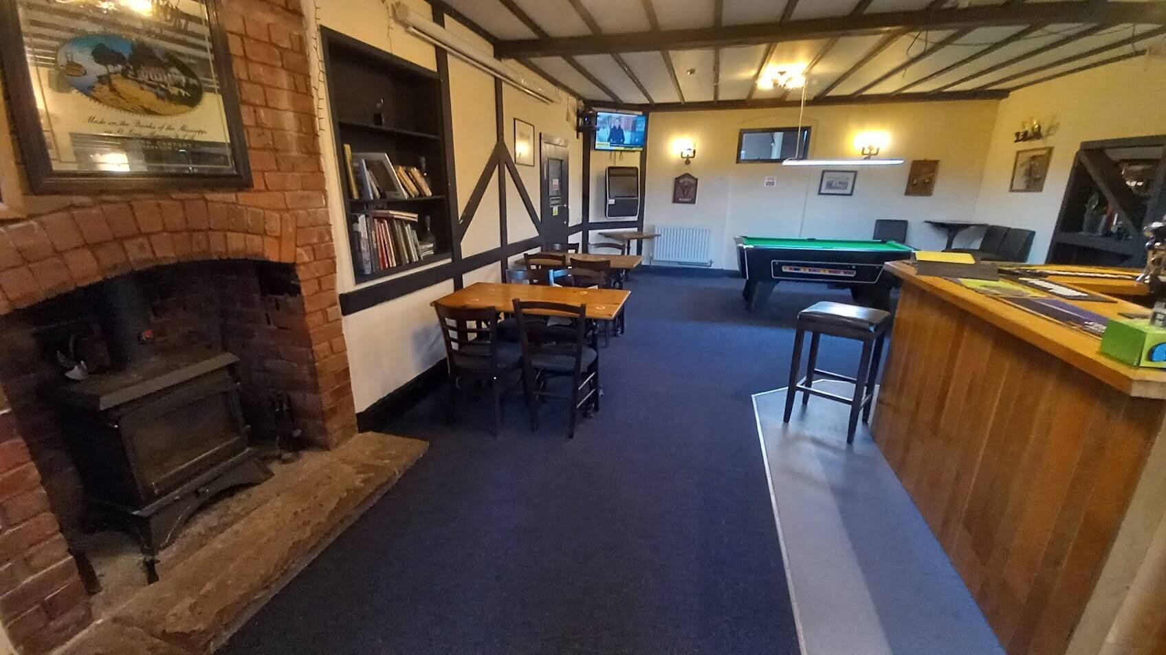 HEREFORDSHIRE - CHARACTER VILLAGE CENTRE PUBLIC HOUSE
