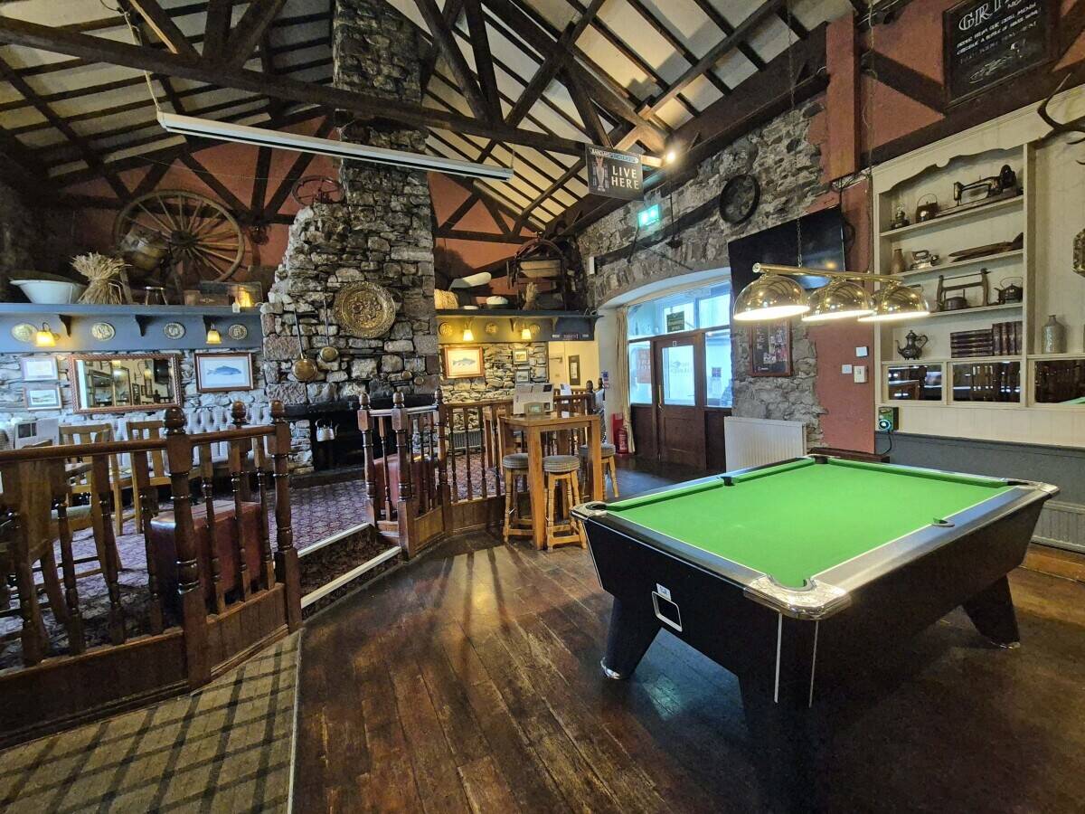 SOUTH LAKELAND – COSY BAR AND RESTAURANT IN CONVERTED STONE BARN Photo 4