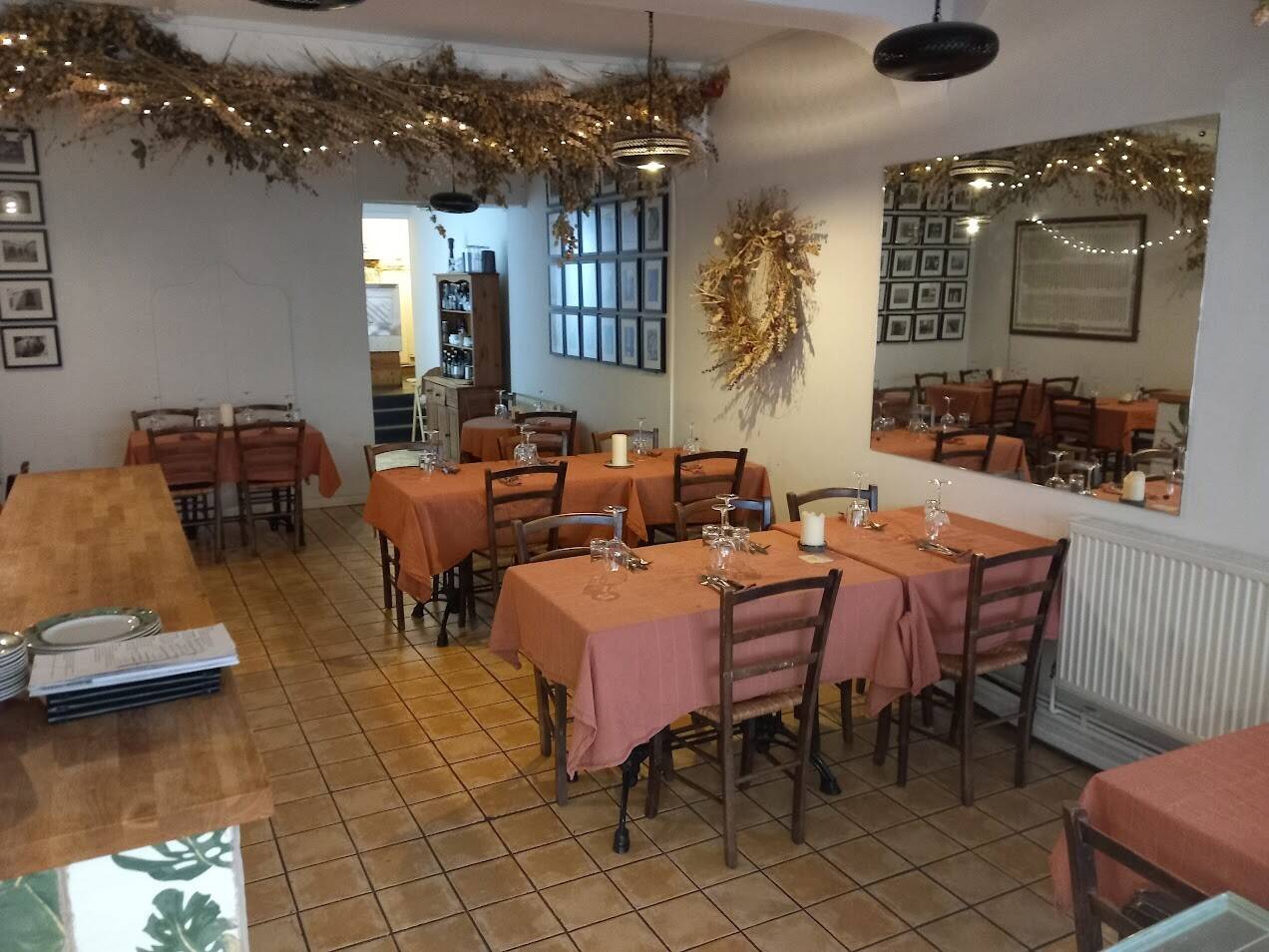 HEREFORD CITY CENTRE - WELL-ESTABLISHED RESTAURANT OPERATED ON LIMITED HOURS AND CLOSE TO MAJOR TOUR