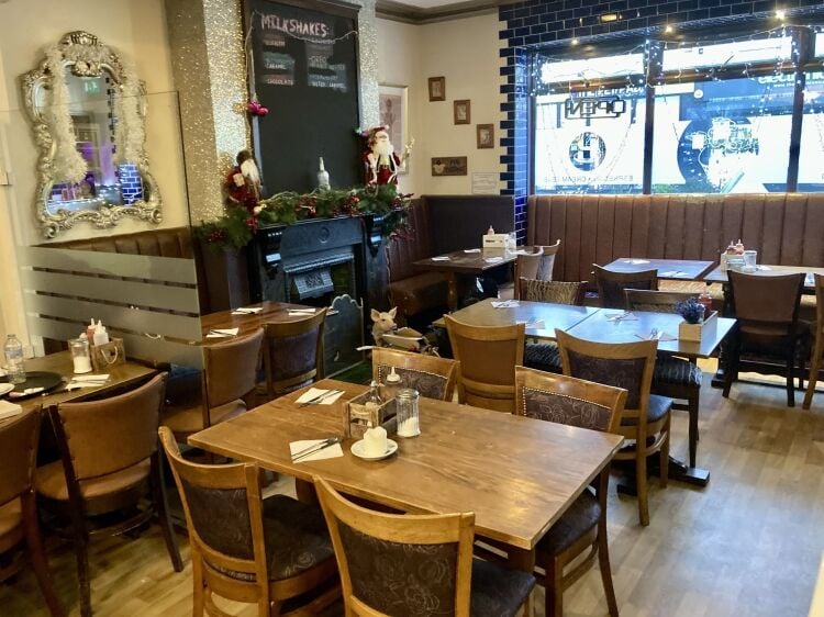 FREEHOLD LICENSED CAFÉ/COFFEE SHOP, 3 BEDROOM MAISONETTE, & 2 BEDROOM APARTMENT OFFERING INVESTMENT PROPERTY AND DEVELOPMENT OPPORTUNITY Photo 4