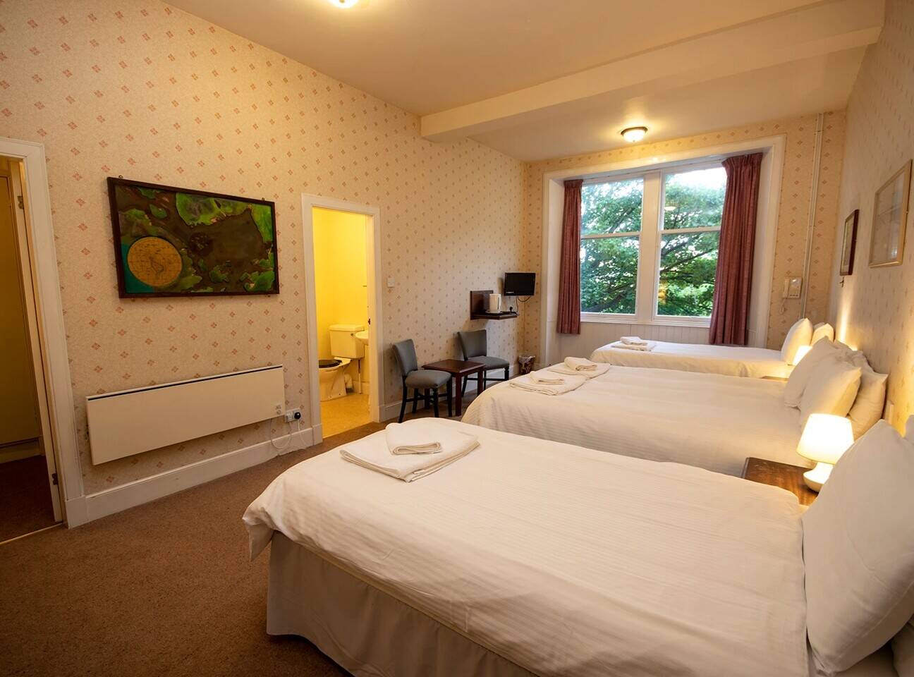 ORKNEY ISLANDS - ICONIC 42 EN SUITE BEDROOM HOTEL Photo 4