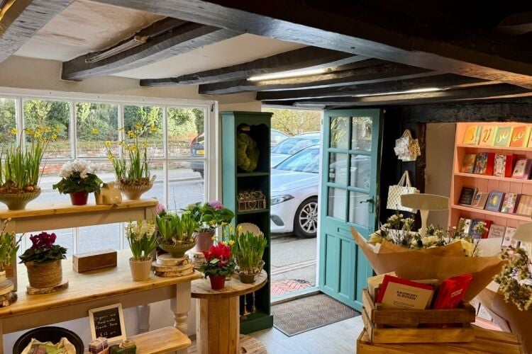 Fresh Flower Shop / Wedding Florist - Woking