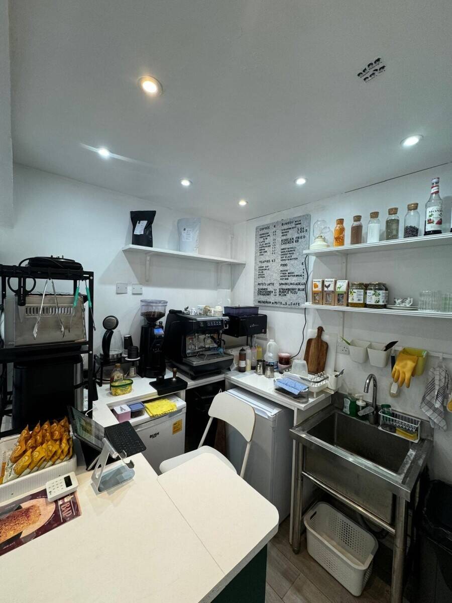 Cafe for Sale in Walton-on-Thames Photo 3