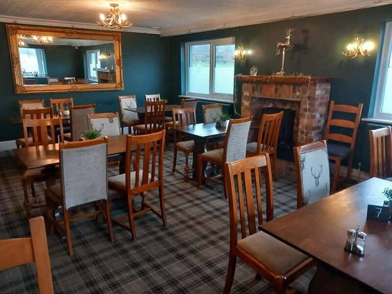 CARMARTHENSHIRE - WELL APPOINTED VILLAGE PUB & RESTAURANT