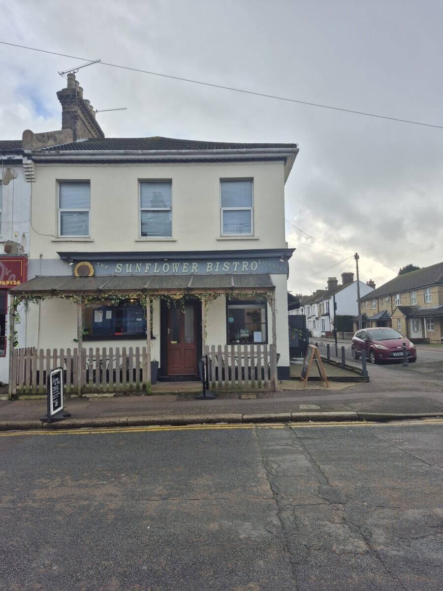 Fully licensed English restaurant  Photo 4